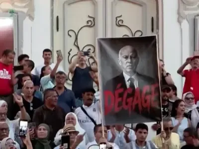 الاحتجاجات في تونس: مطالب بالتنمية والكرامة وتوتر مع السلطة
